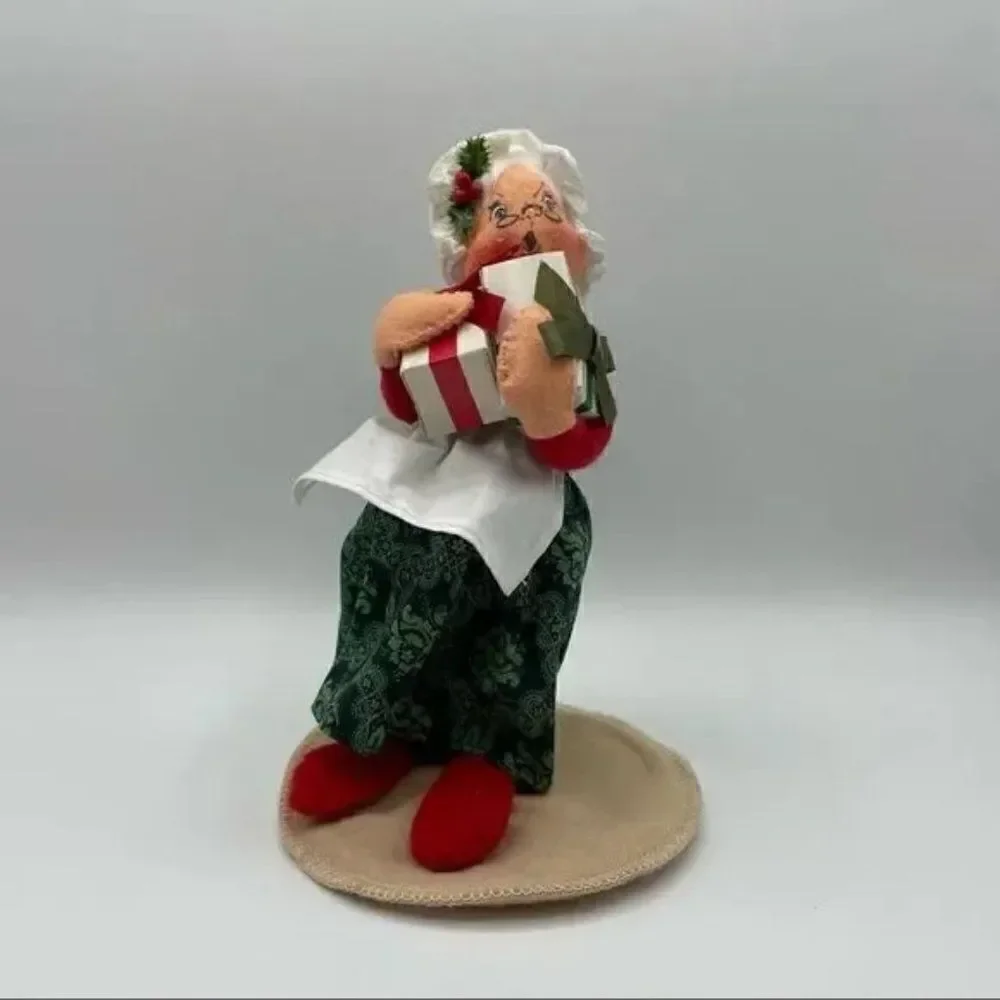 Vintage Annalee Mrs. Claus Holding Presents Christmas Holiday Figurine
